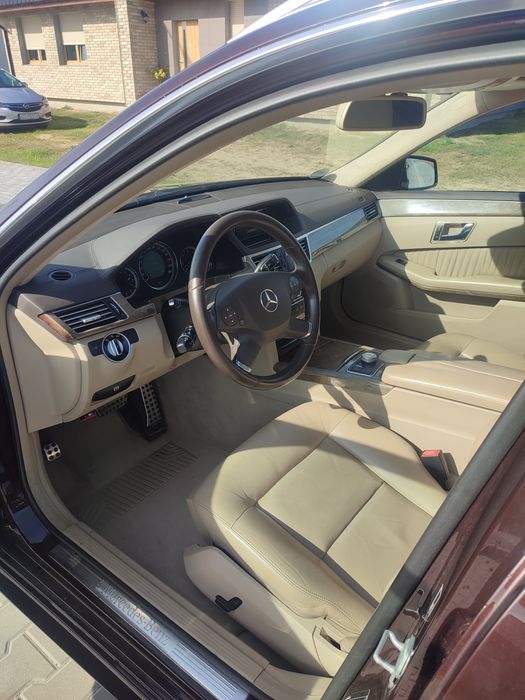 Mercedes E350 V6