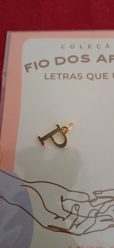 Letra P, da coleção Fio dos Afetos, nova