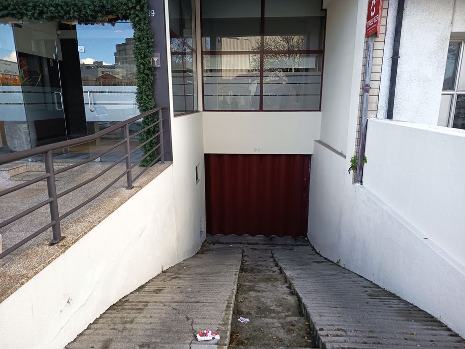 Lugar de Garagem á Churrasqueira de S. Mamede Infesta