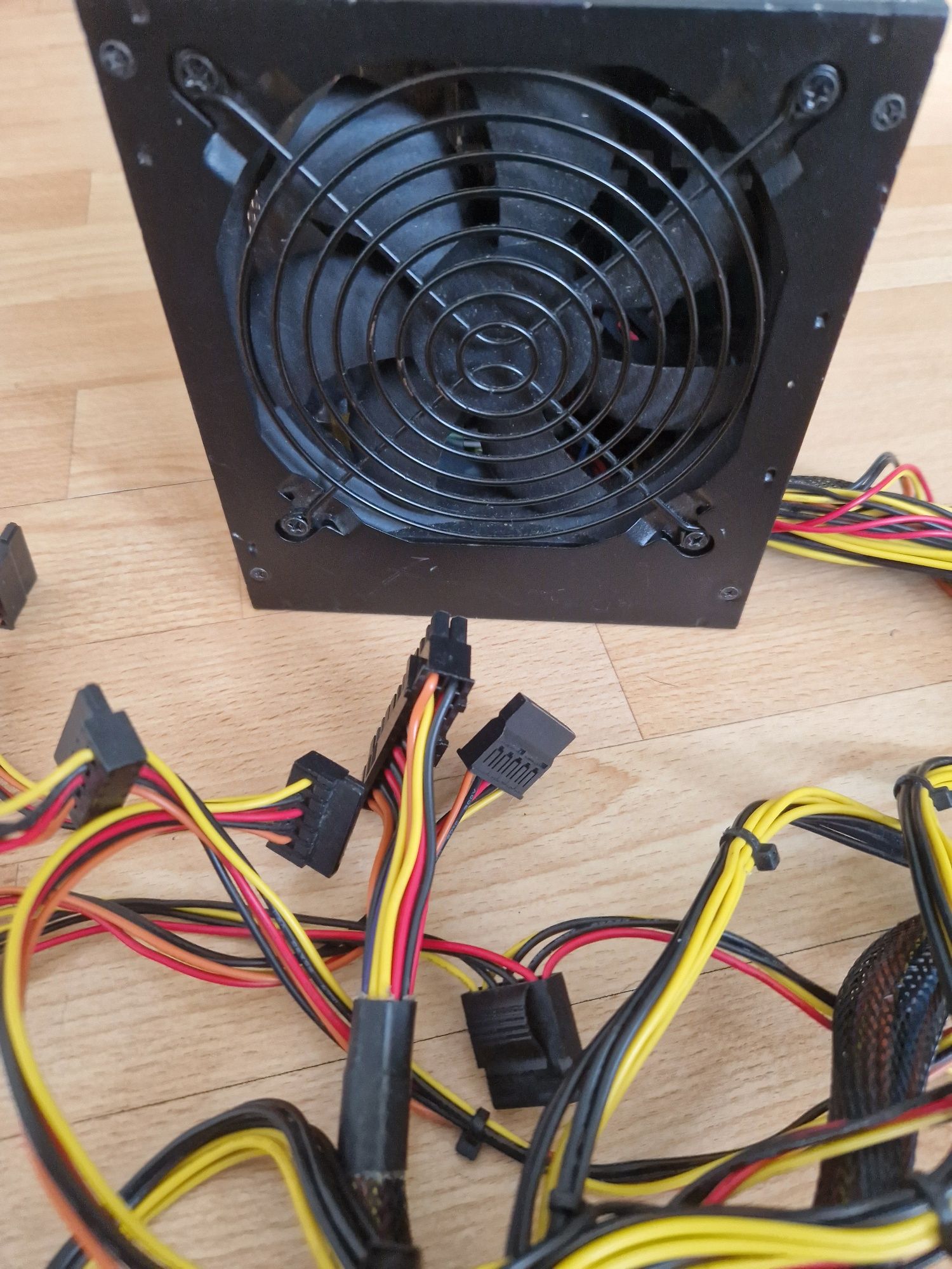 Thermaltake 530W 24+8(4+4)/8+8(6+2) відео/6сата/4молекс Блок живлення