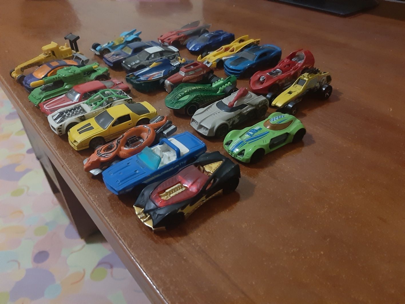 Машинки hotwheels металлические