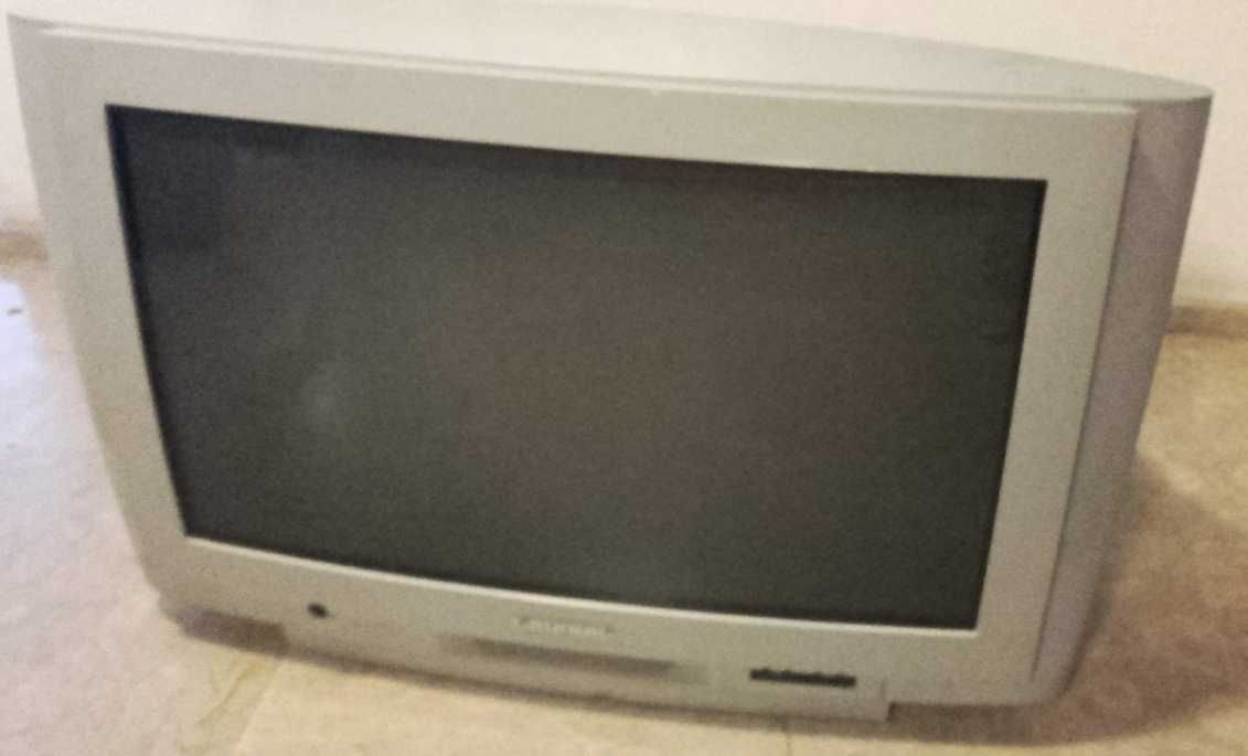 Televisão Grundig MW 82-100/9, de 80 cm. Em bom estado.