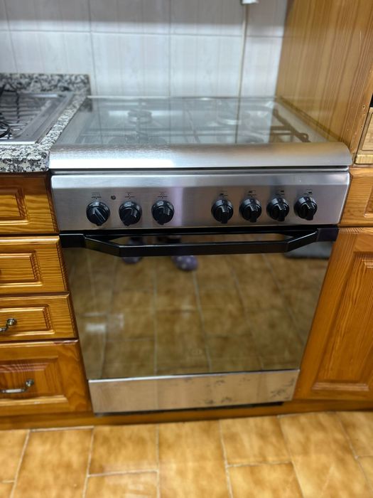 Fogão a gás natural com forno elétrico