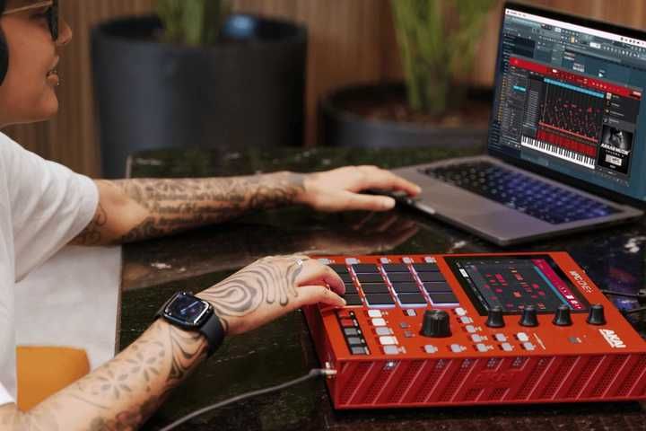 Семплер Akai Professional MPC One+