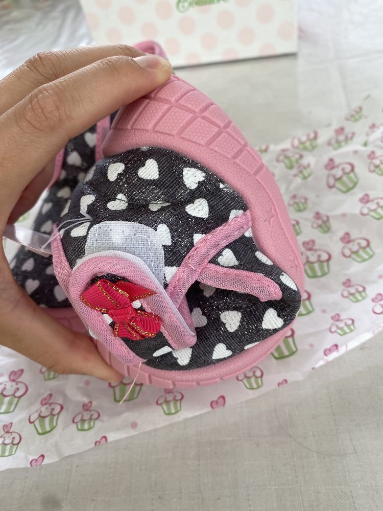 Sapatos/sapatilhas Cupcake de menina Novos com caixa e etiqueta
