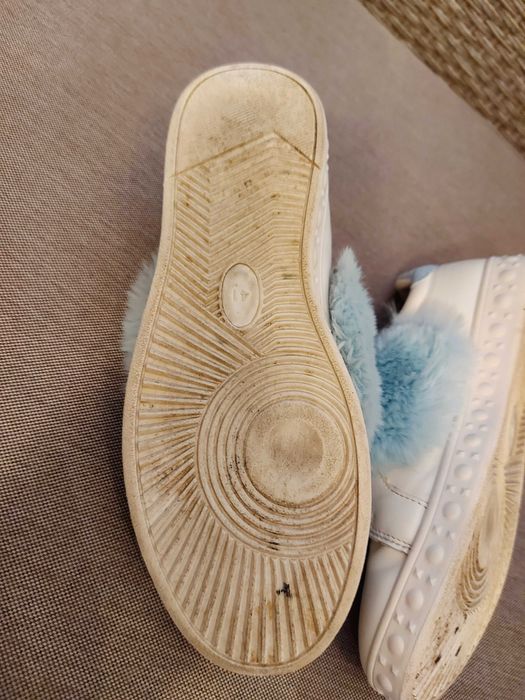 Adidasy białe z futerkiem niebieskim Deezee