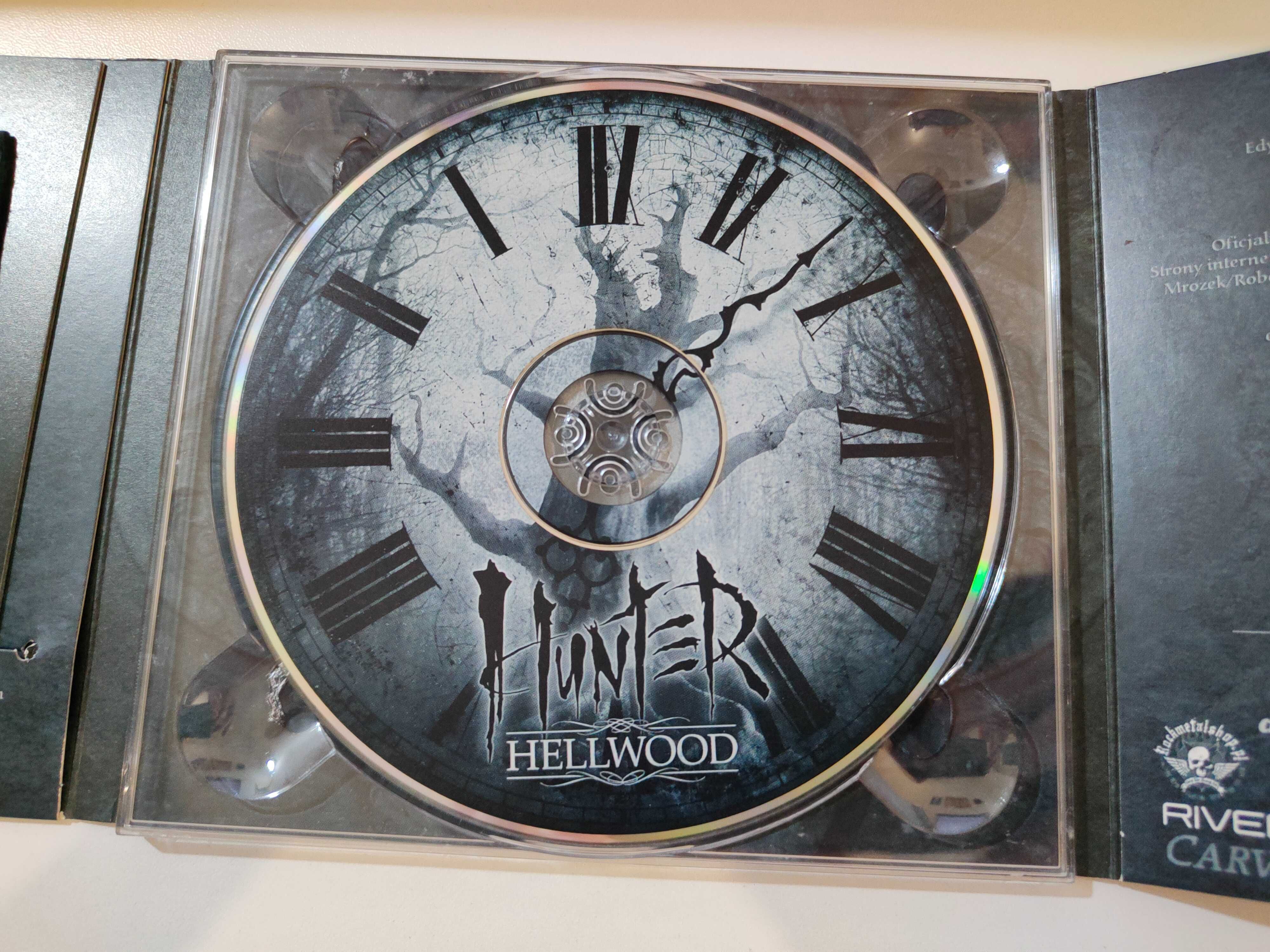 CD Hellwood Hunter z autografami całego zespołu  + naszywka