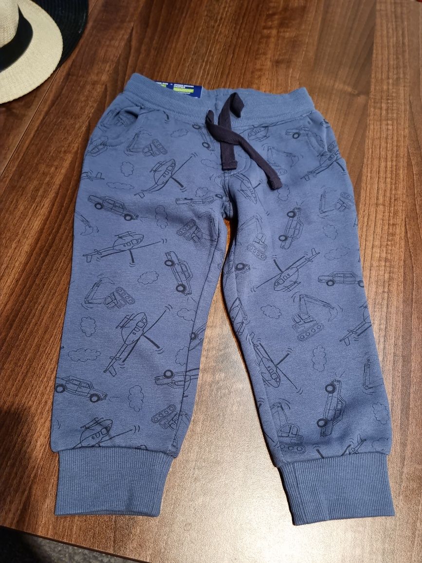 Nowe spodnie chłopięce, ocieplane, R.86-92