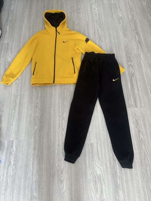 Продам спортивний костюм