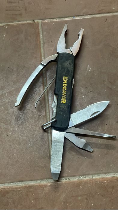 Canivete multifunçõens