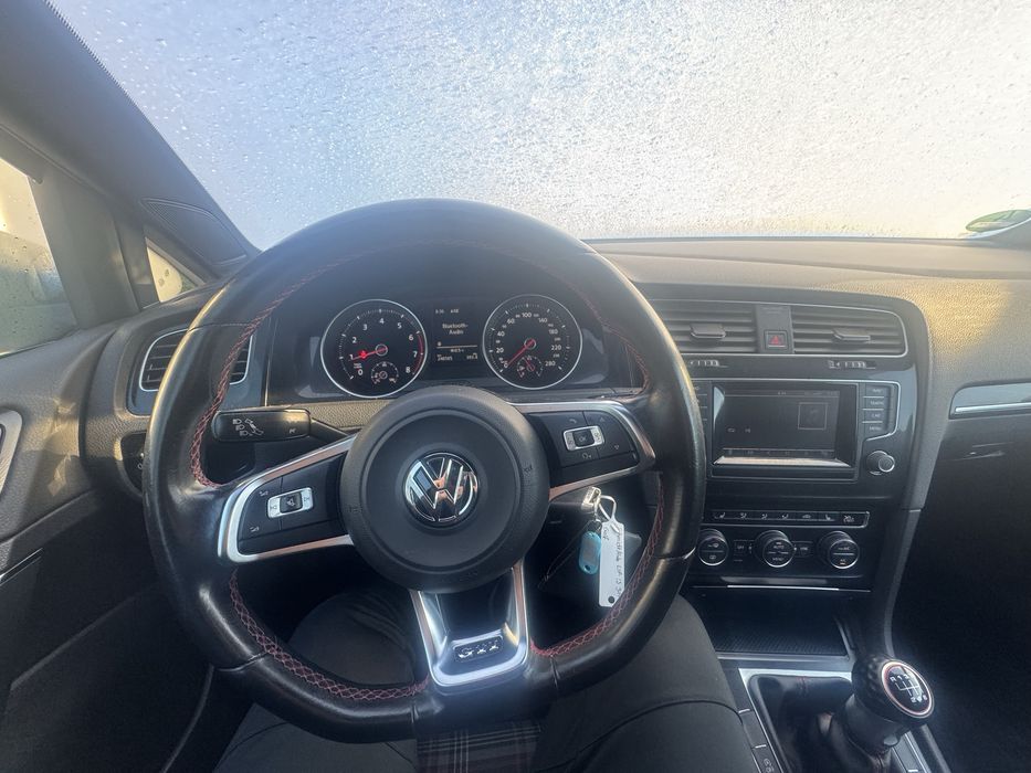 VW Golf VII GTI 220 koni