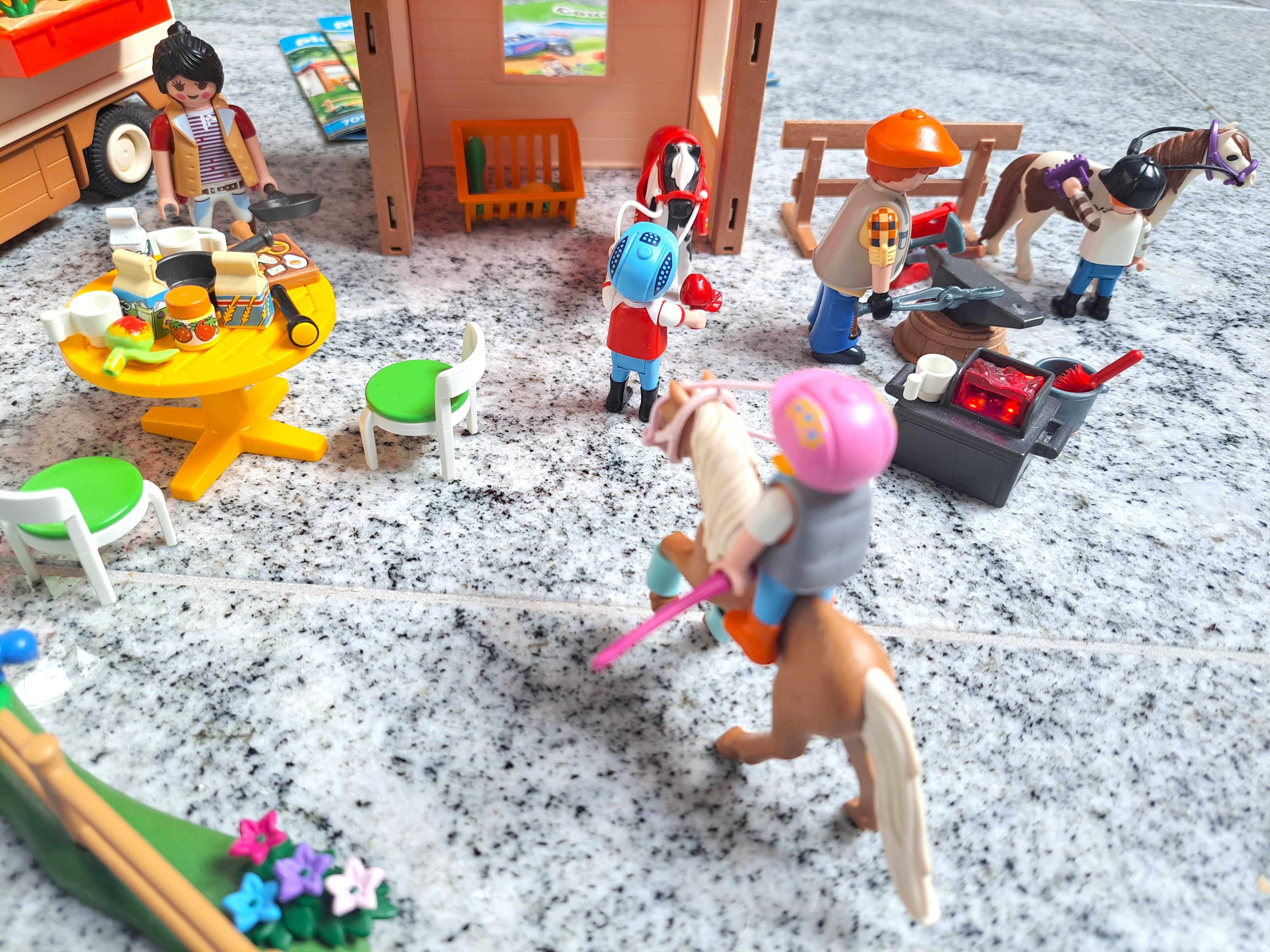 PLAYMOBIL 70510 i 70518 Konie, kowal, przyczepa kempingowa