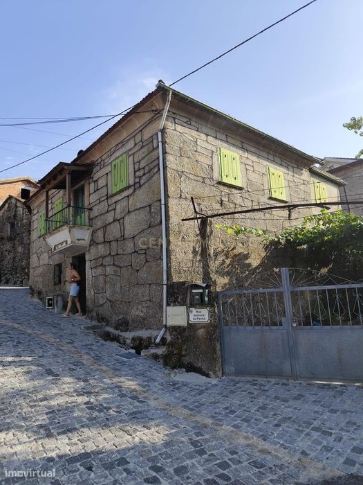 Casa de Pedra com potencial no coração do Gerês - perto do Lindoso