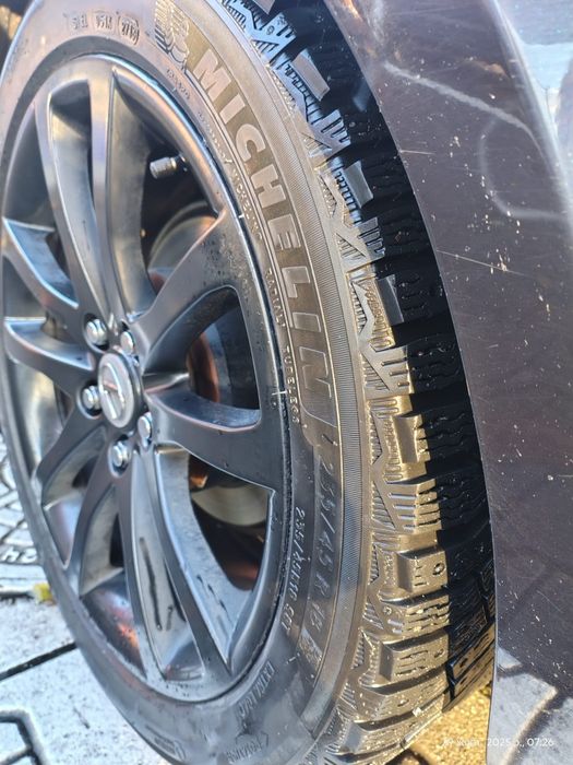 Автомобіль Lexus IS 300h Hybrid 2018