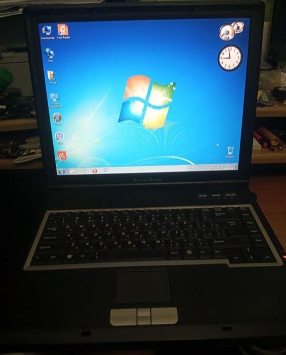 Ноутбук roverbook (windows 7) + нова батарея + зарядне
Дуже якісний гу