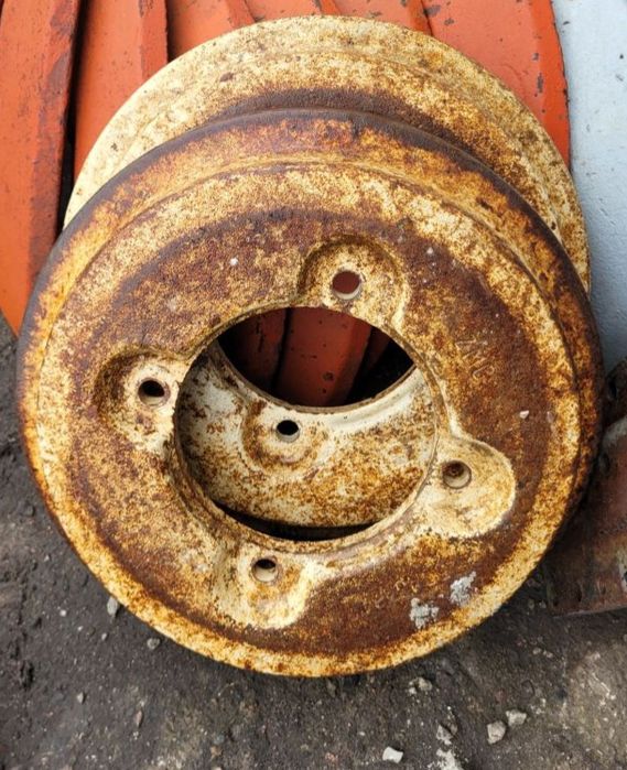 Obciążniki  przednie w koła  "18" Ursus C355, C4011 -220 zł szt.