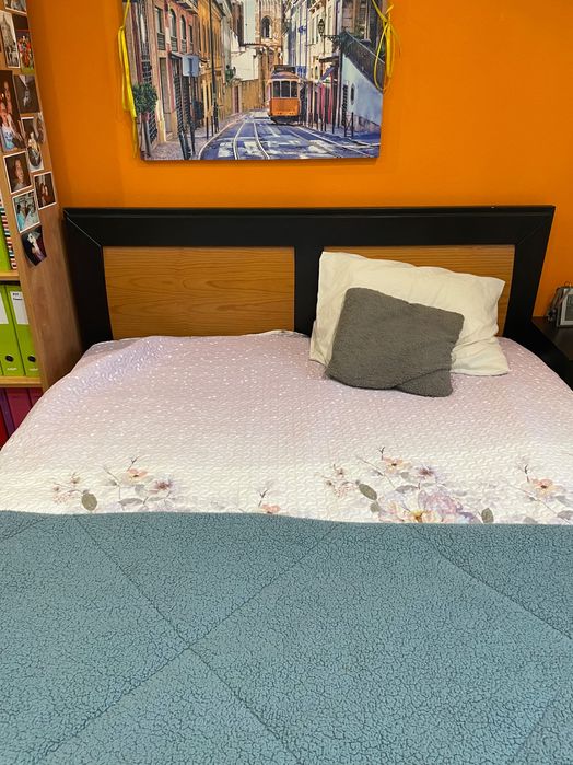 Conjunto cama + mesinhas cabeceira + móvel