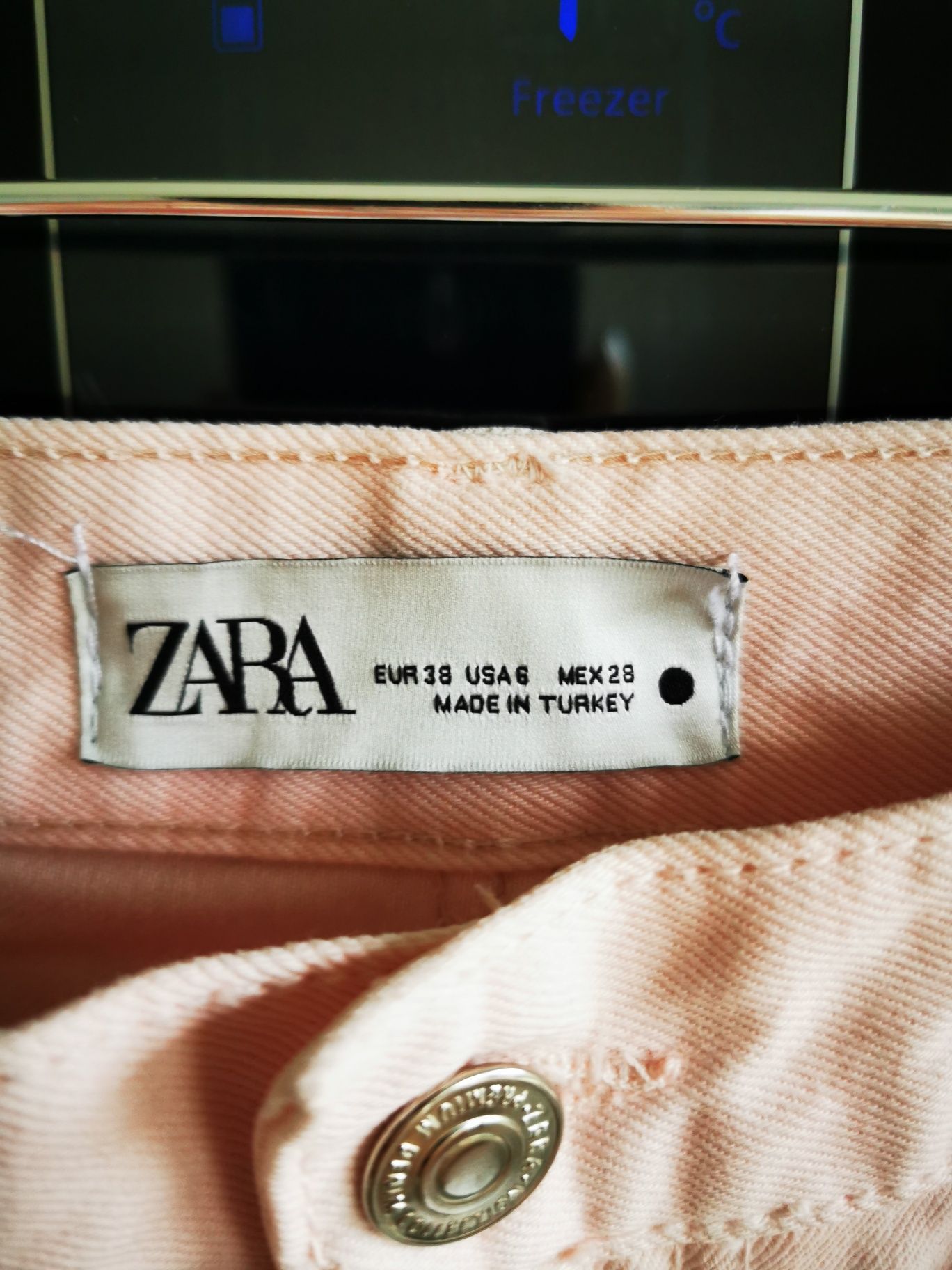 Jeansy Zara pudrowy róż r. 38 spodnie