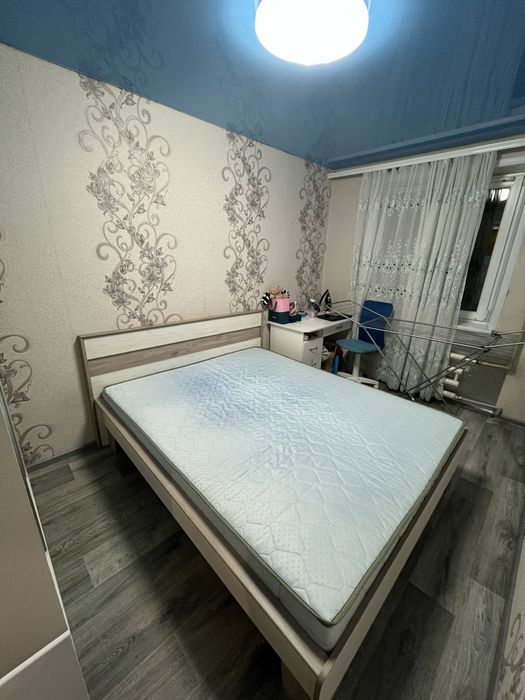 Продам кровать с матрасом