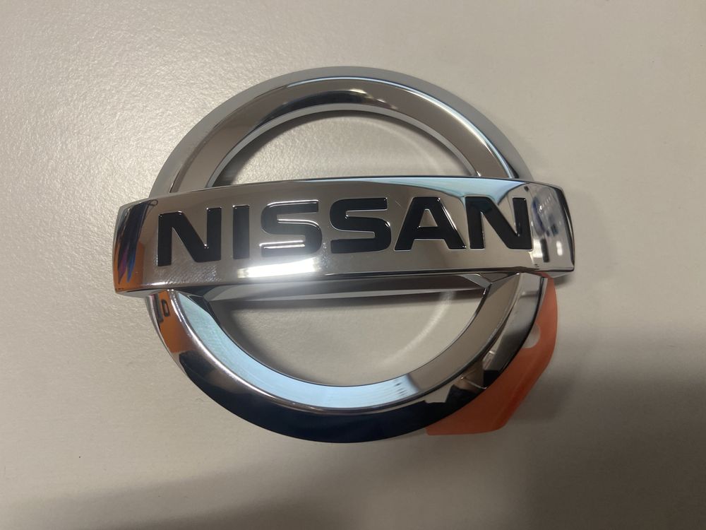 Simbolo Nissan traseiro