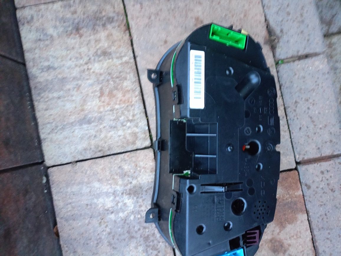 Licznik audi a3 8l TDI 8l0.919860B chrom