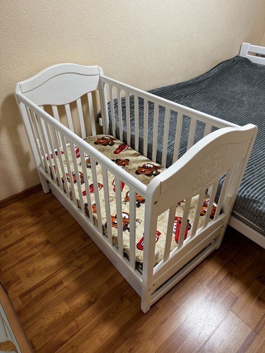 Дитяче ліжечко Angelo Lux-2 з маятниковим механізмом та шухлядою