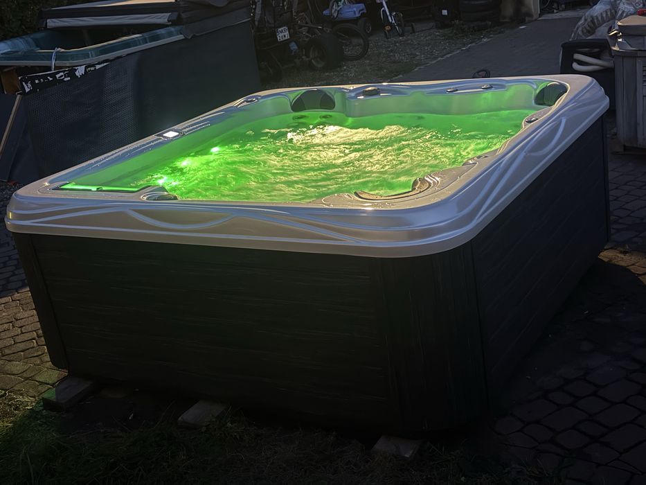 Jacuzzi / Spa Island spas balboa Grand Bahama – powystawowe, jak nowe!