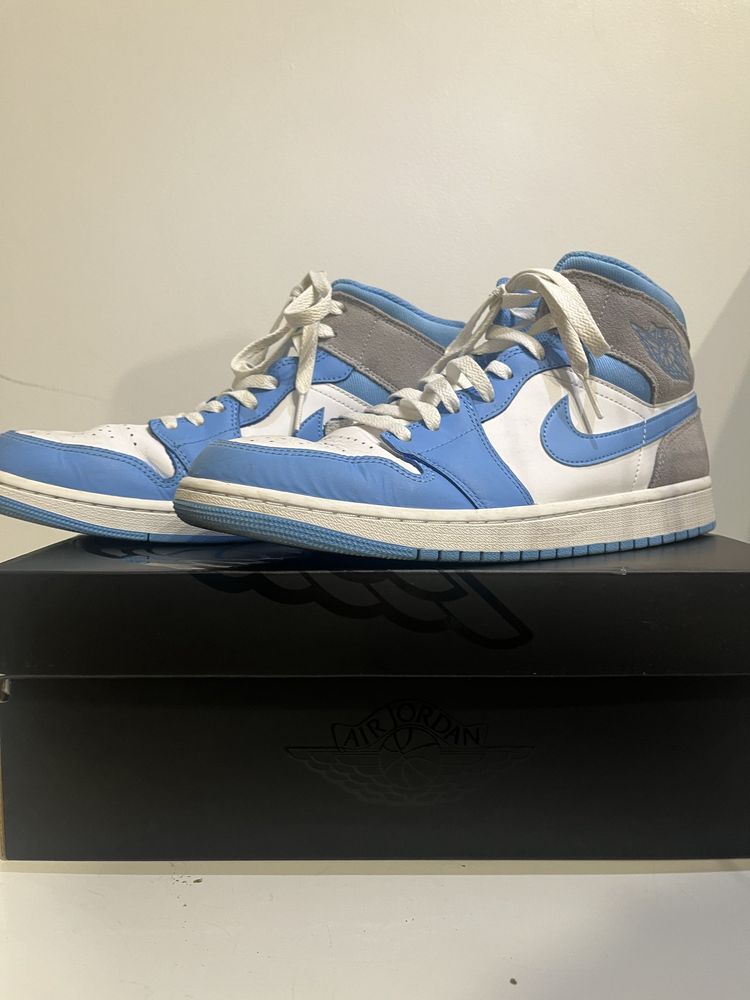 Jordan 1 Mid University Azul e cinza