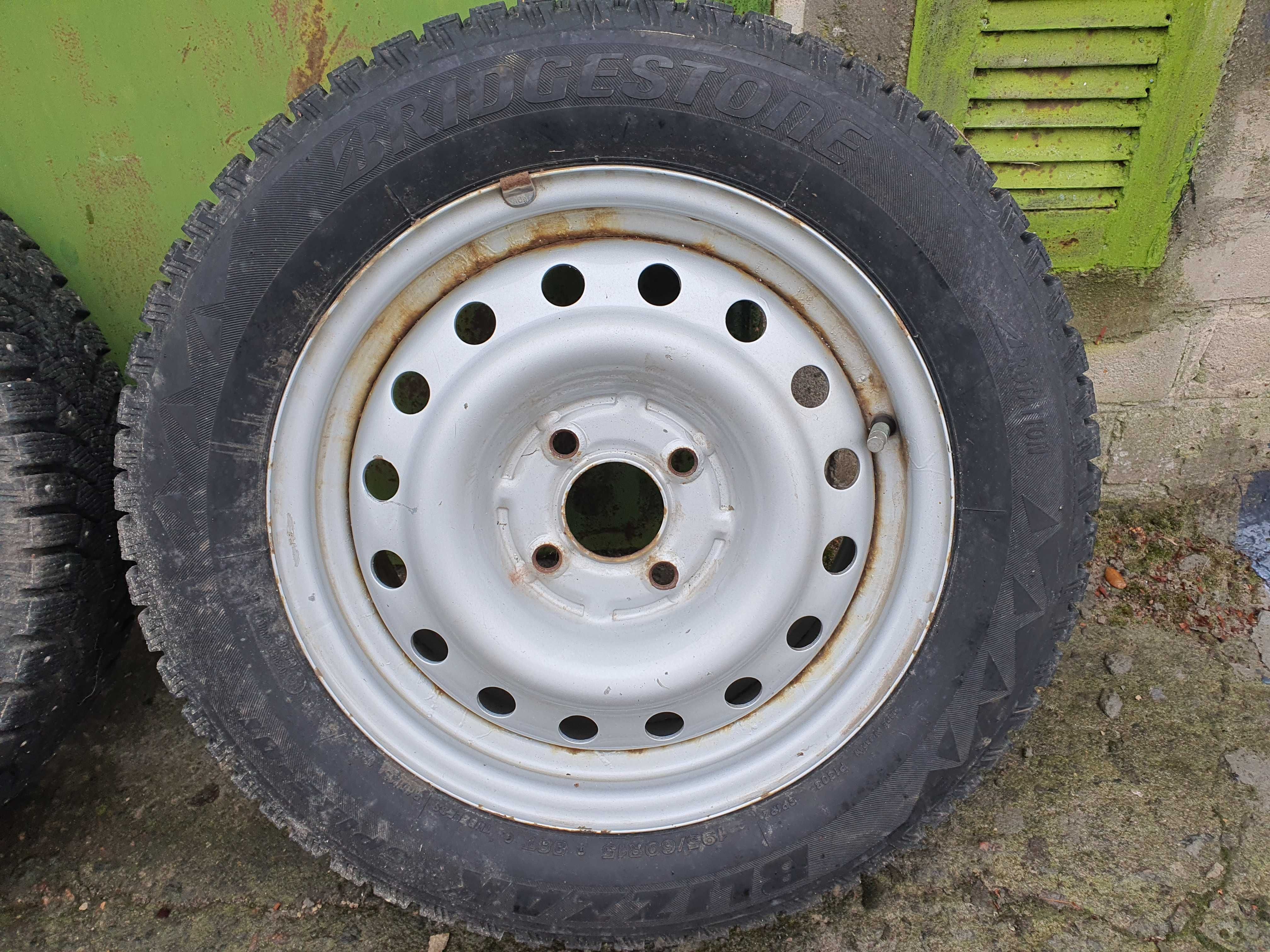 Шини зимові шиповані Bridgestone Blizzak Spike-01 195/60 R15