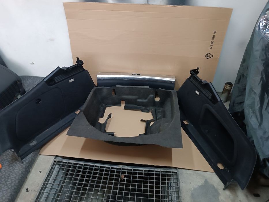 WNĘTRZE bagażnika tapicerki AudiA5 8T sportbak