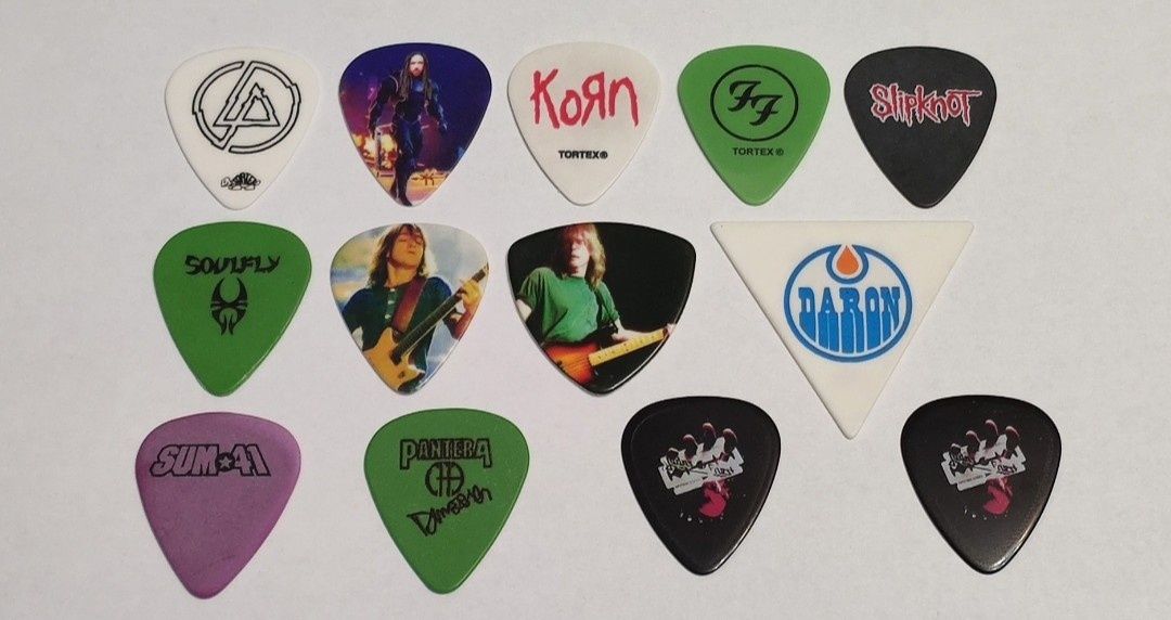 Медиаторы Linkin Park, Korn, Slipknot, Foo Fighters, Judas Priest.