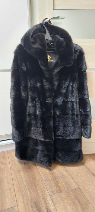 Продам норкову шубу в гарному стані,трансформер.  Розмір S, або М.