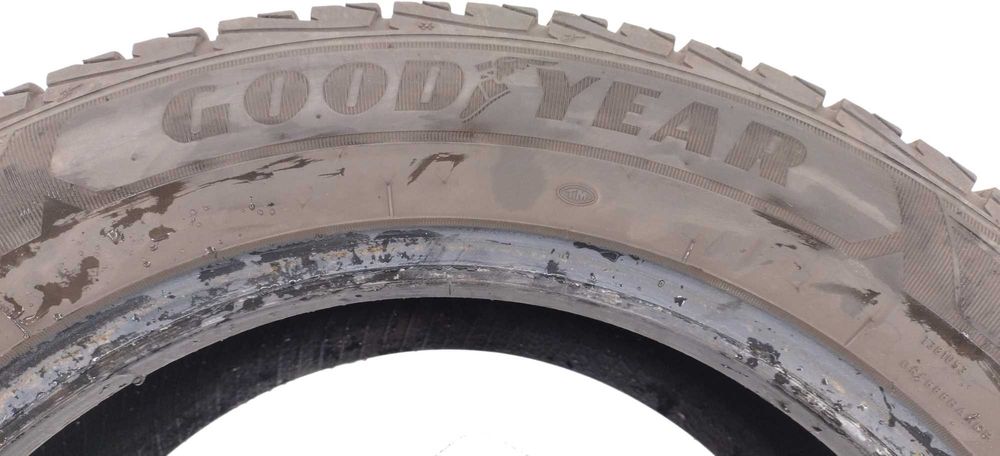 4x 215/60 R17C Goodyear UGC opony zimowe 6 mm / kurier montaż