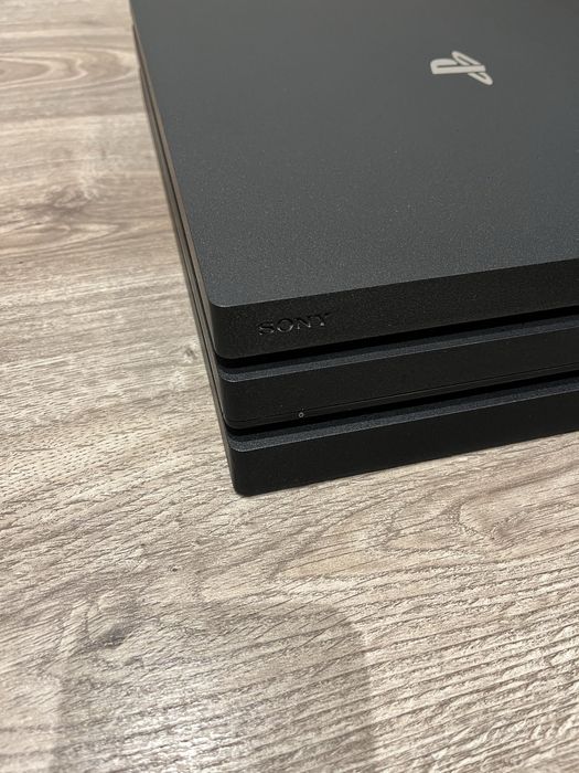 Consola Sony PS4 Pro 4K de 1 TB + 1 comando DualShock