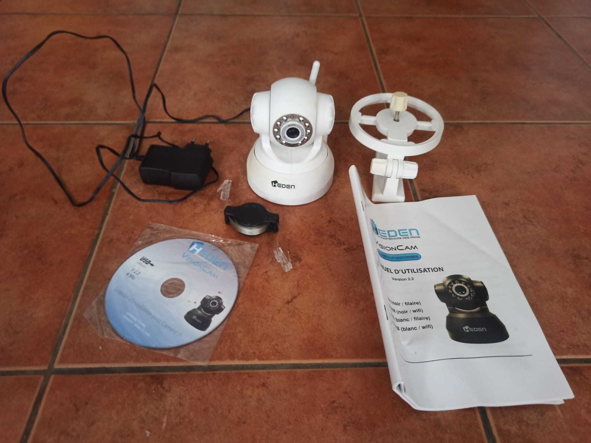 Duas camaras de vigilançia usadas