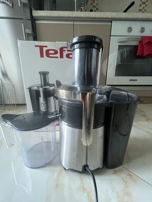 Соковижималка Tefal EASY FRUIT ZE610 D38