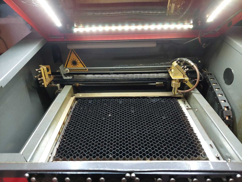 Máquina de Gravação a Laser CO2 40W – Pronta a Usar!