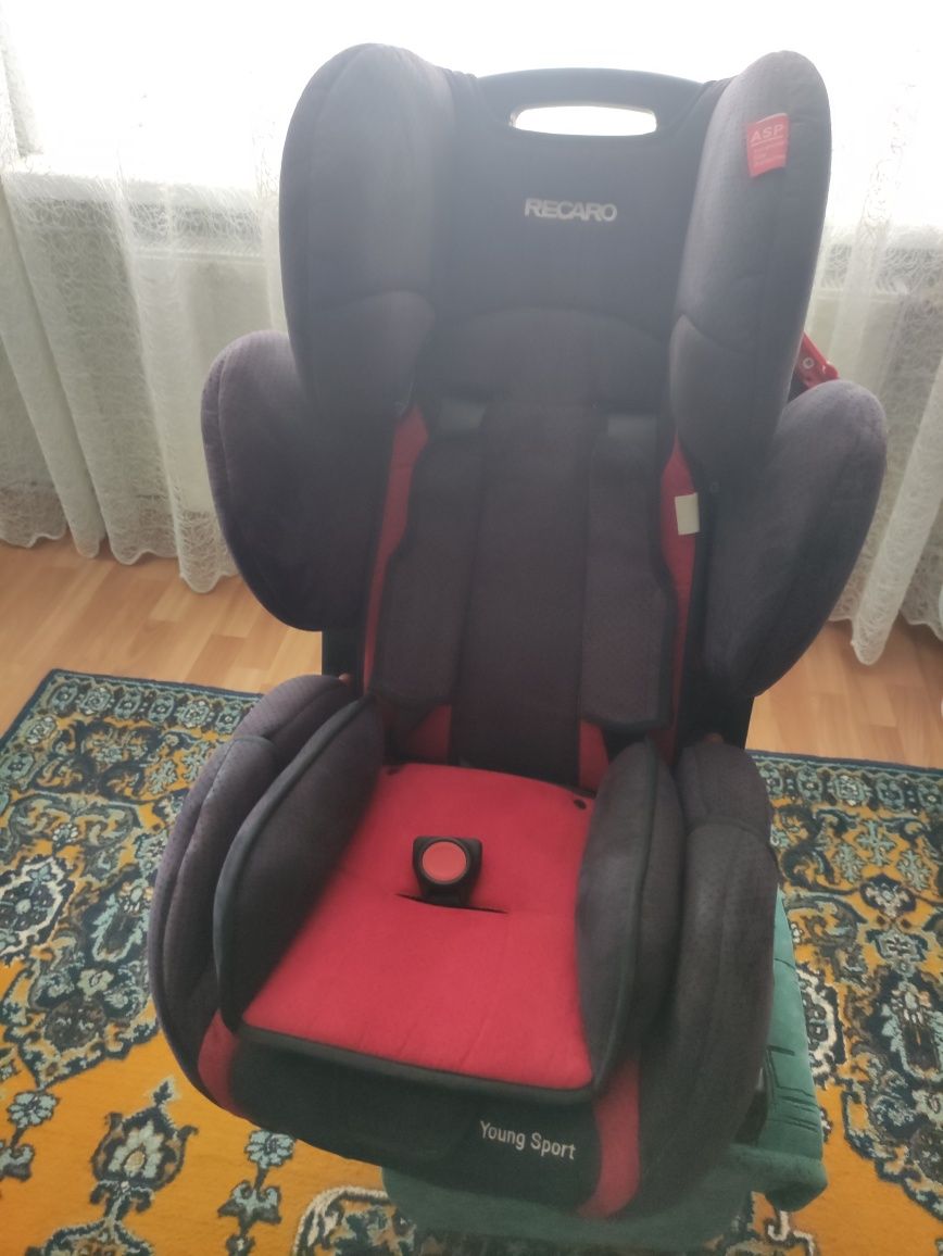 Автокрісло Recaro