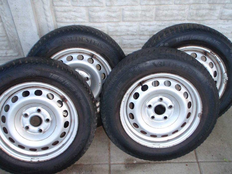 Felgi stalowe VW 5x112x57,1 z oponami zimowymi VREDESTEIN 185/65/15
