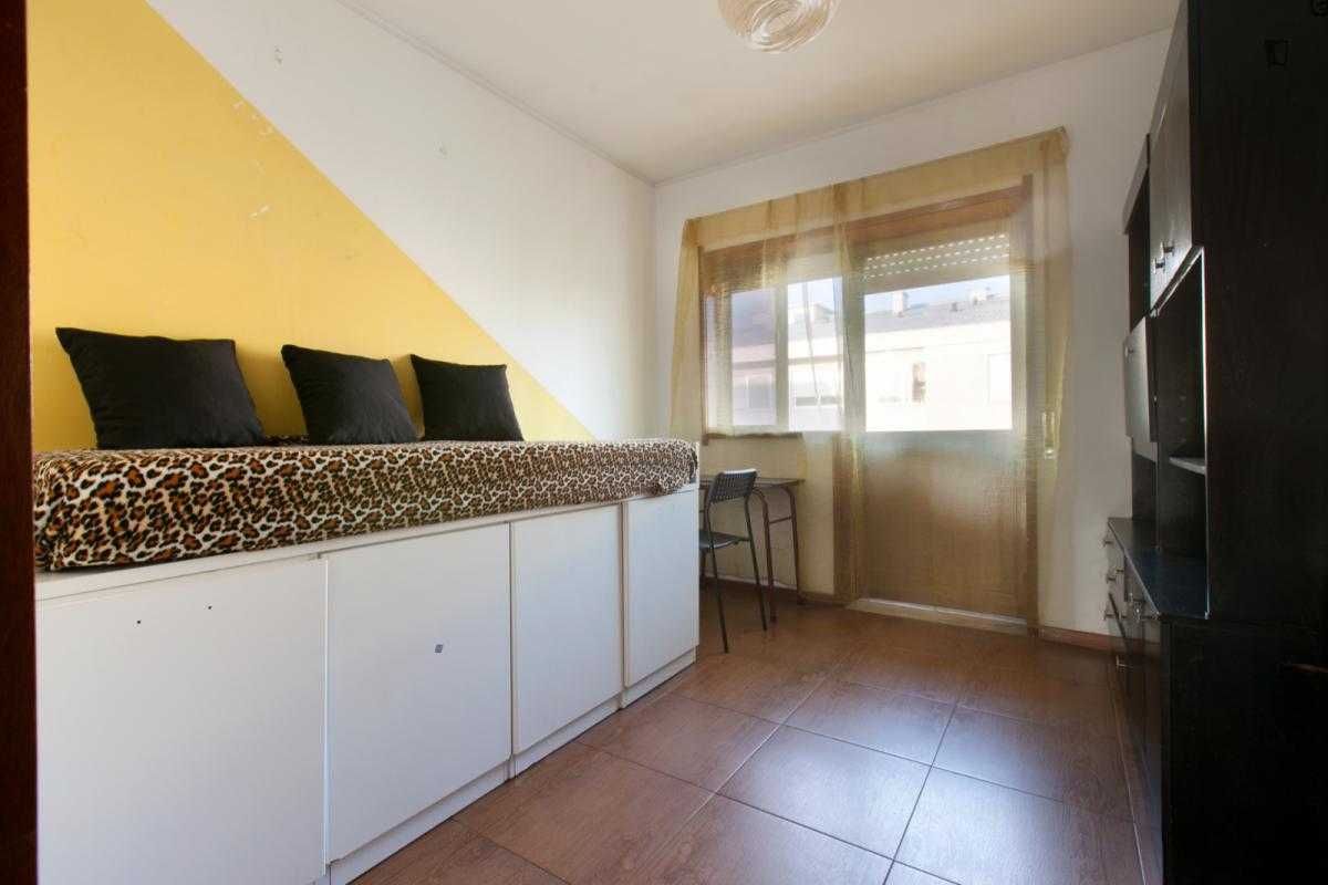 Apartamento só para Estudantes - Amial - Polo Universitário