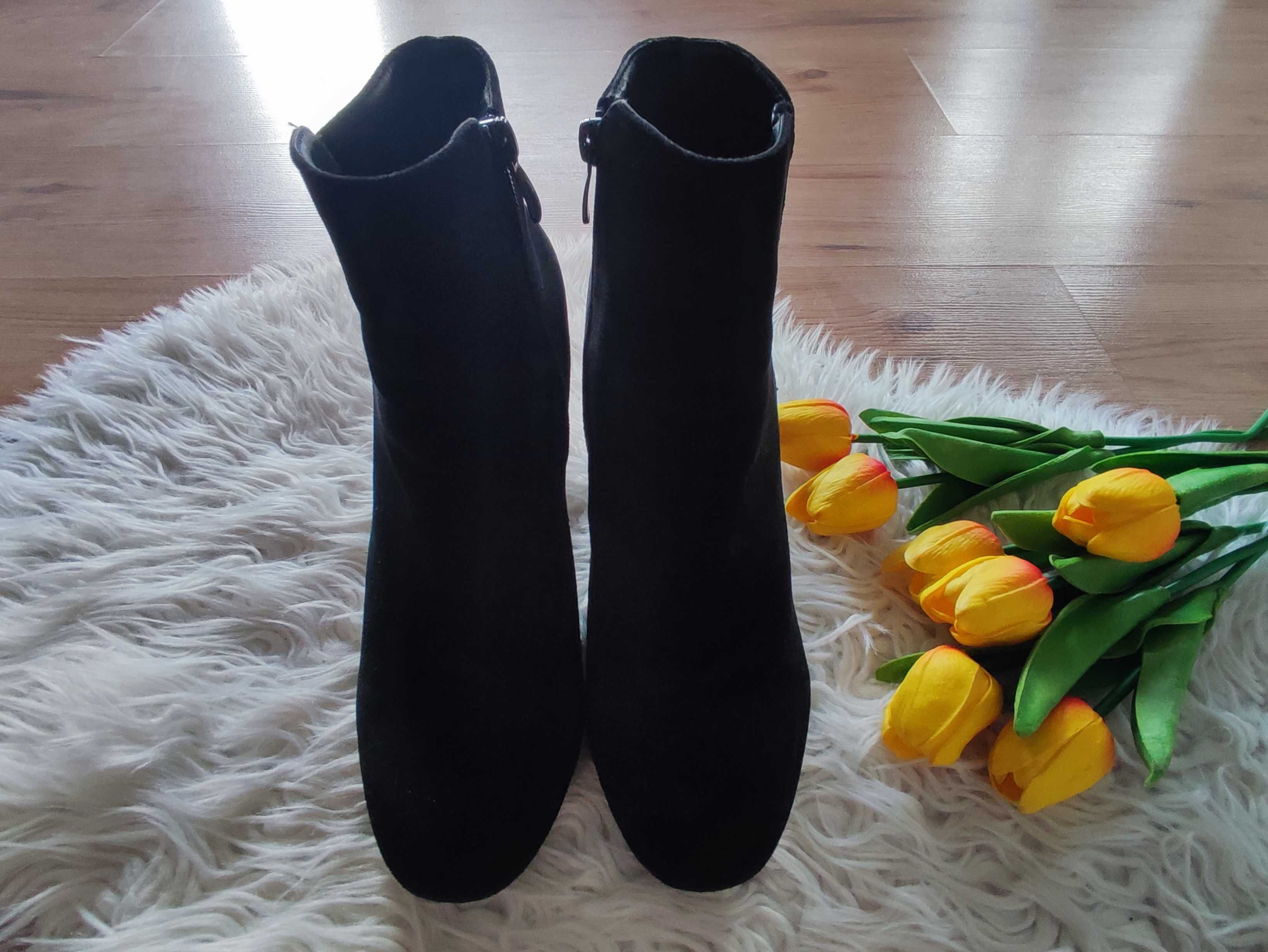 Botki ze srebrnym obcasem, rozmiar 40