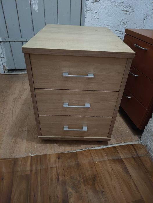 Kontenerek pod biurko, komódka.