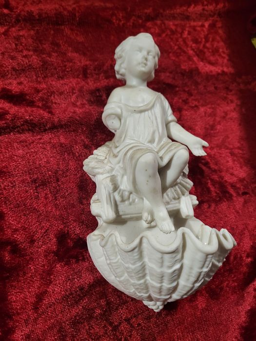 Zabytkowa kropielnica z biskwitu Pan Jezus ubytek