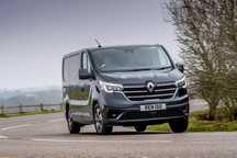 Wynajem busa 9os, Renault Trafic NOWY 2024 AUTOMAT. Wypożyczalnia