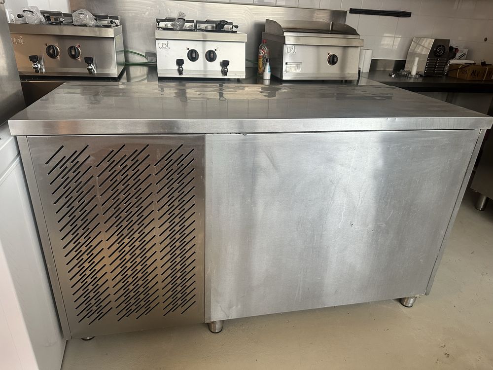 Bancada de frio com 2 portas