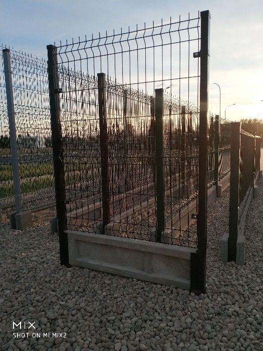 Panel Ogrodzeniowy 3D OC+RAL fi4mm h=1230mm+ podmurówka Komplet