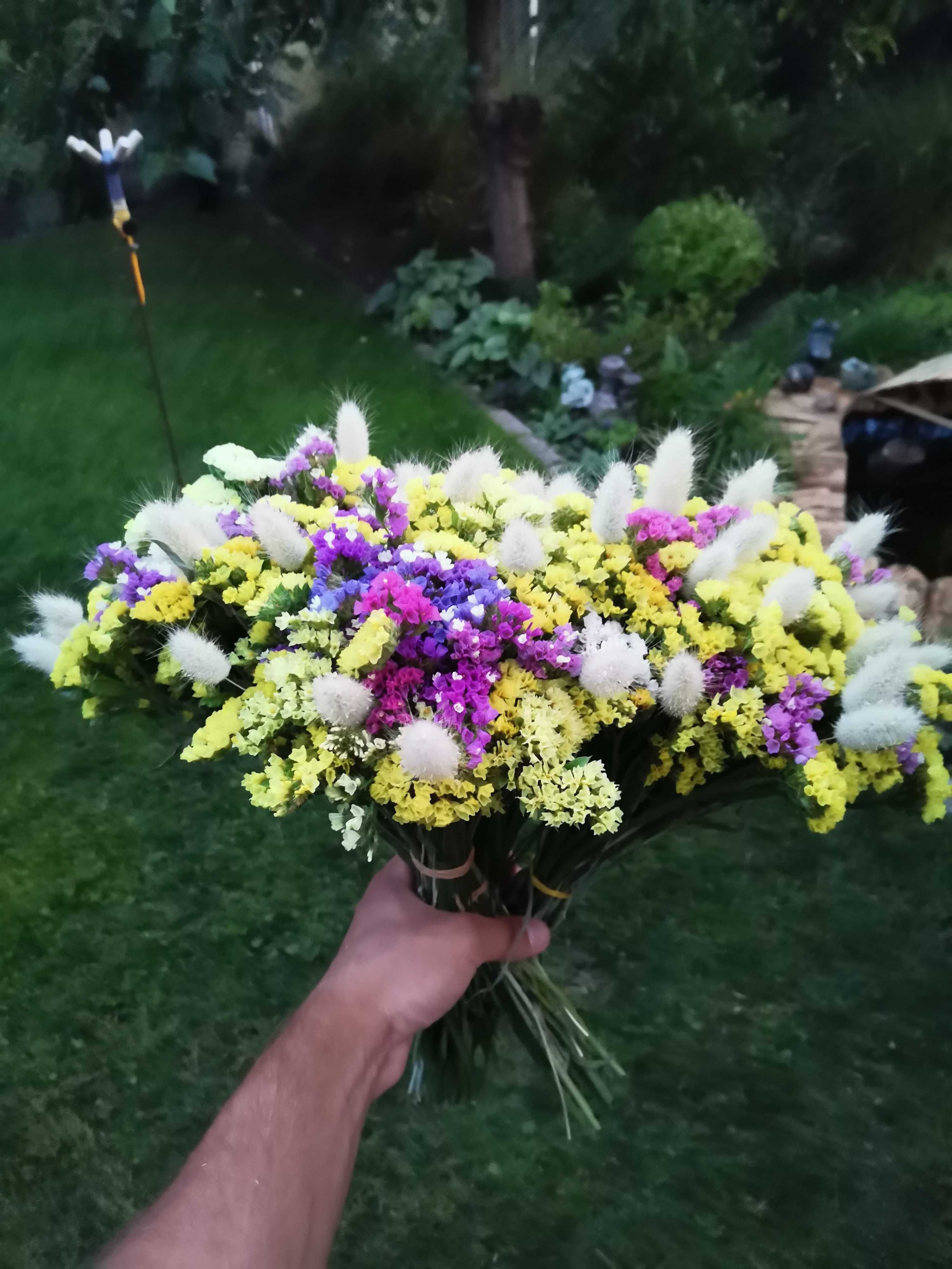Букети із кермеку, статиці