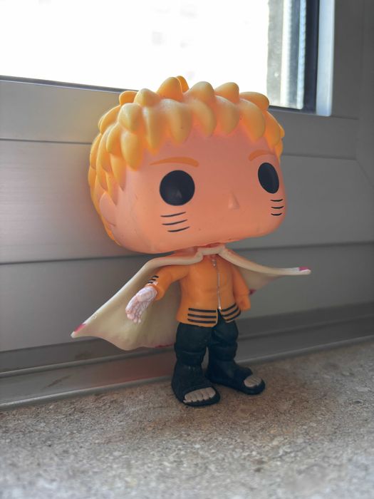 Figura estilizada de Naruto Uzumaki – modo Hokage
