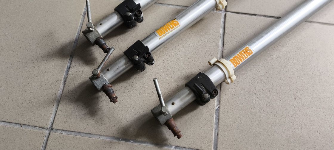 3 suportes de parede para flashes de estúdio
