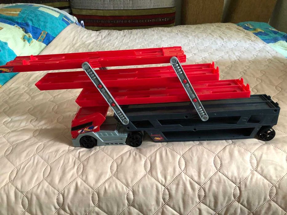 Hot Wheels Трейлер-автовоз на 50 машинок Транспортер Вантажівка